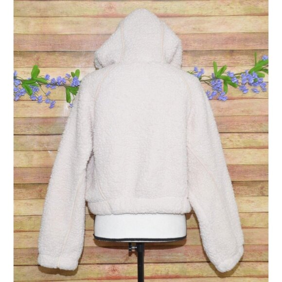 NWOT Wild Fable Boxy Crop Full Fleece Zip Front Jacket Size M/L Cream Neutral - Picture 7 of 11